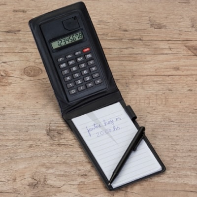 Conheça o Brinde Bloco de Anotações com Calculadora e Caneta Personalizado