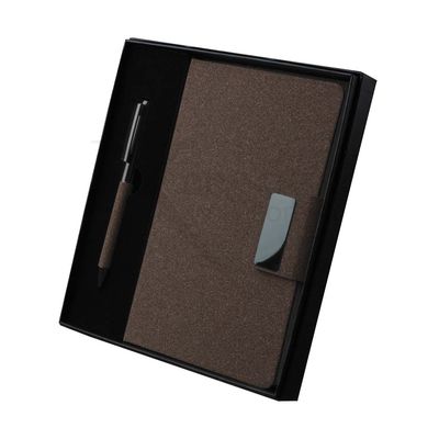 Conheça o Brinde Kit executivo com uma caderneta de capa dura e uma caneta metálica X15368