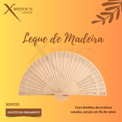 Leque em madeira com detalhes decorativos vazados X09255
